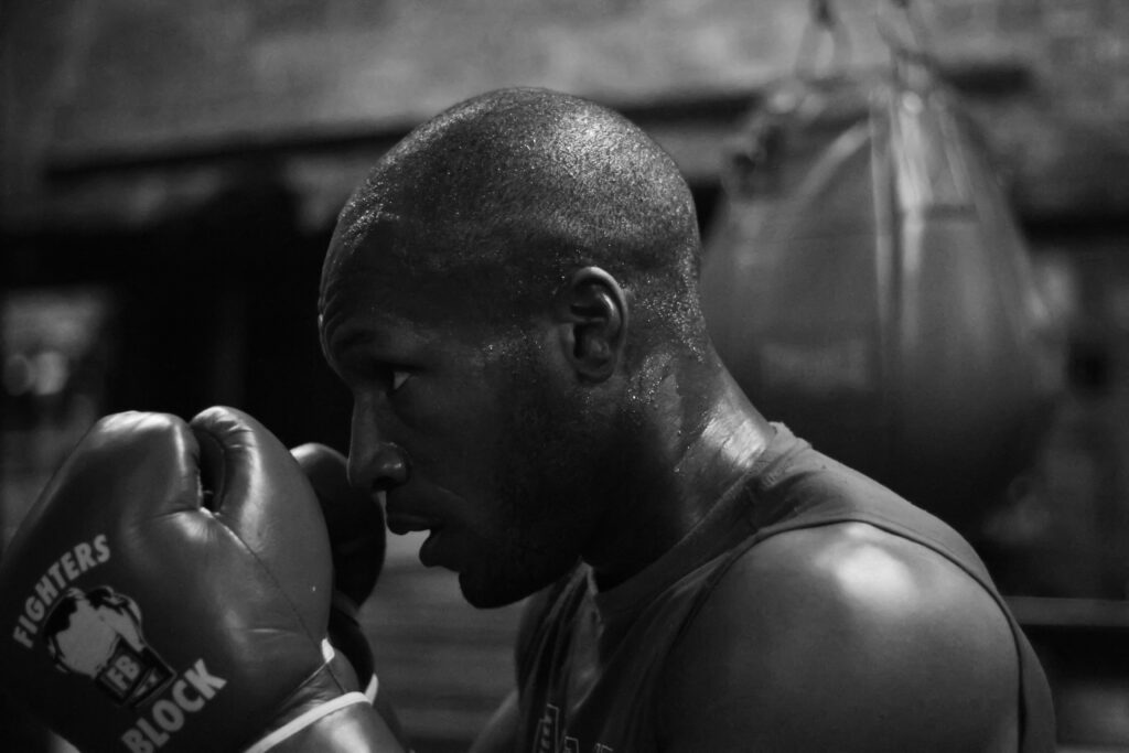 découvrez le meilleur club de boxe de la ville et perfectionnez votre technique avec des cours adaptés à tous les niveaux. rejoignez-nous pour vous défouler et progresser !