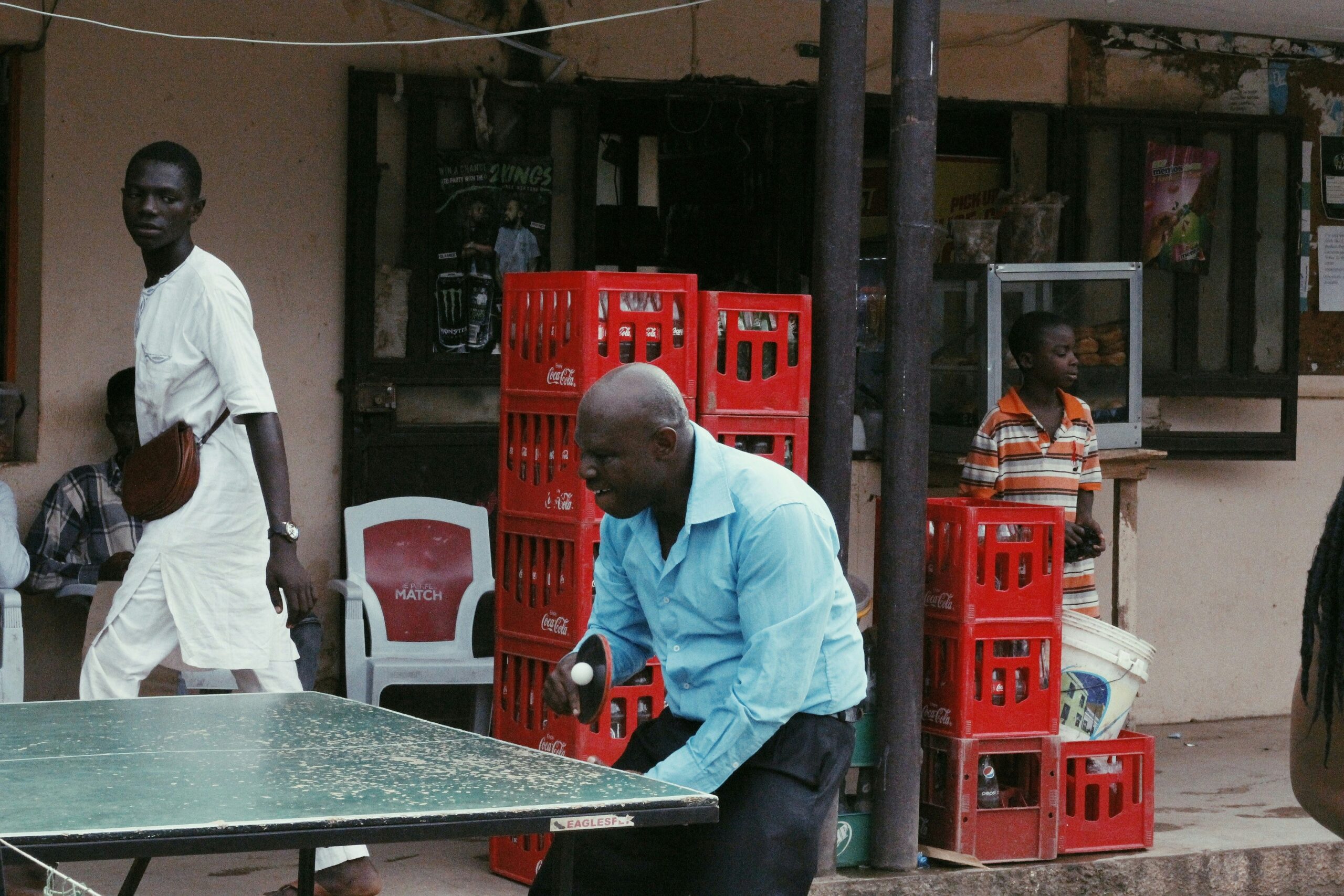 découvrez tout ce que vous devez savoir sur le tennis de table, de ses règles à ses équipements, grâce à notre guide complet.