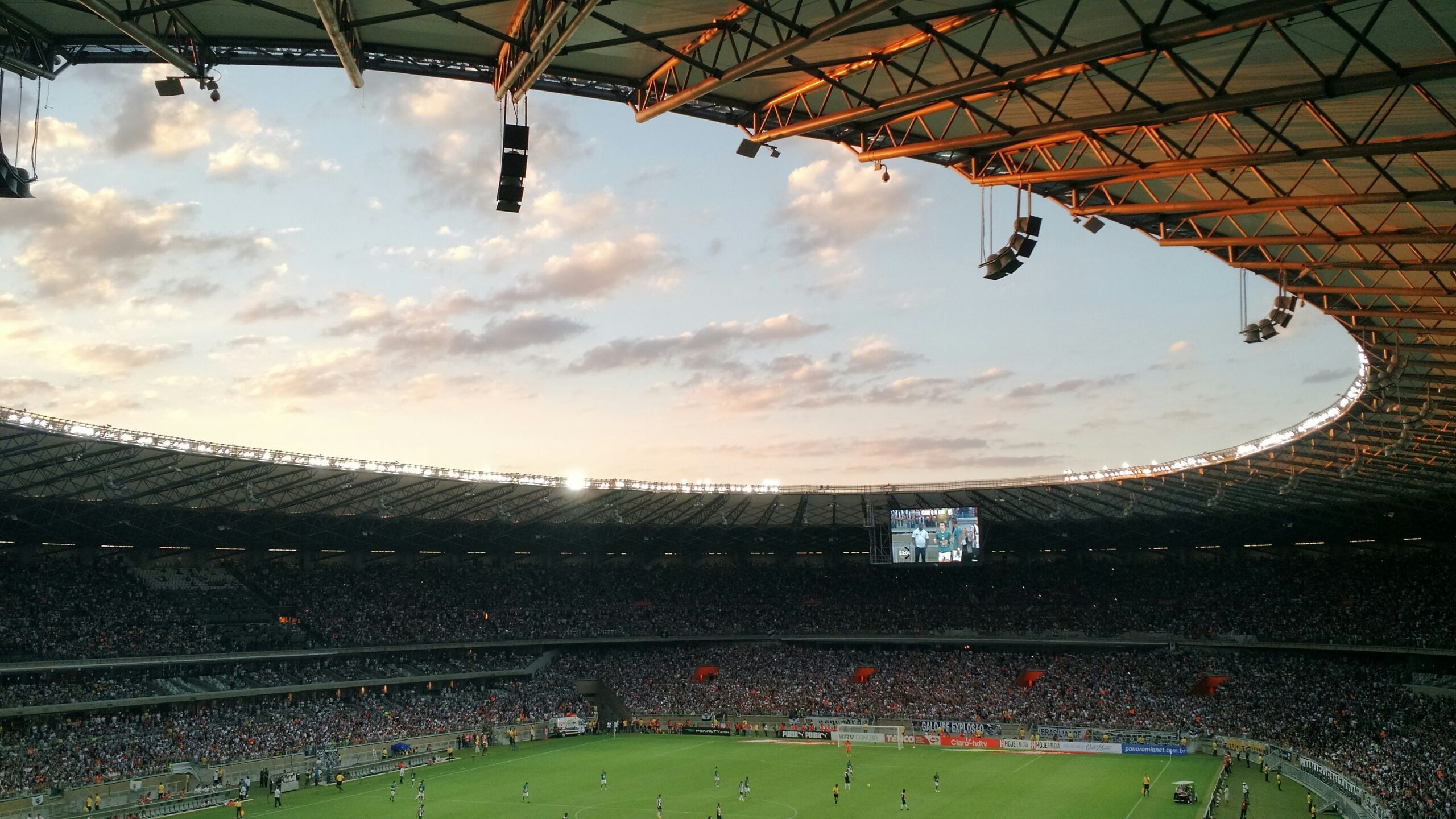 regardez vos matchs de football préférés en streaming gratuit sur notre plateforme. profitez d'une expérience immersive avec la meilleure qualité de diffusion en direct.
