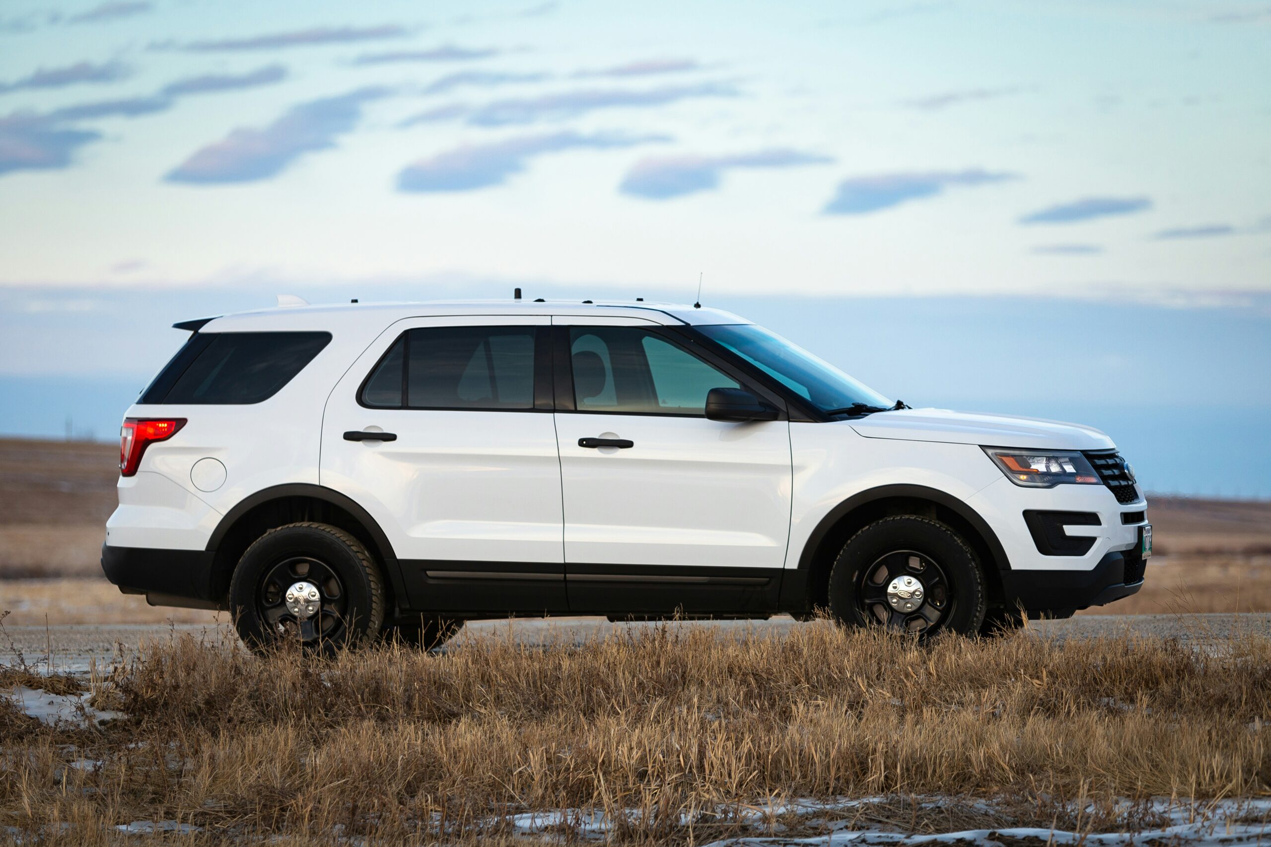 découvrez notre sélection de suv et profitez d'une conduite tout-terrain confortable et élégante. parcourez notre gamme de modèles pour trouver le suv qui correspond à votre style de vie.