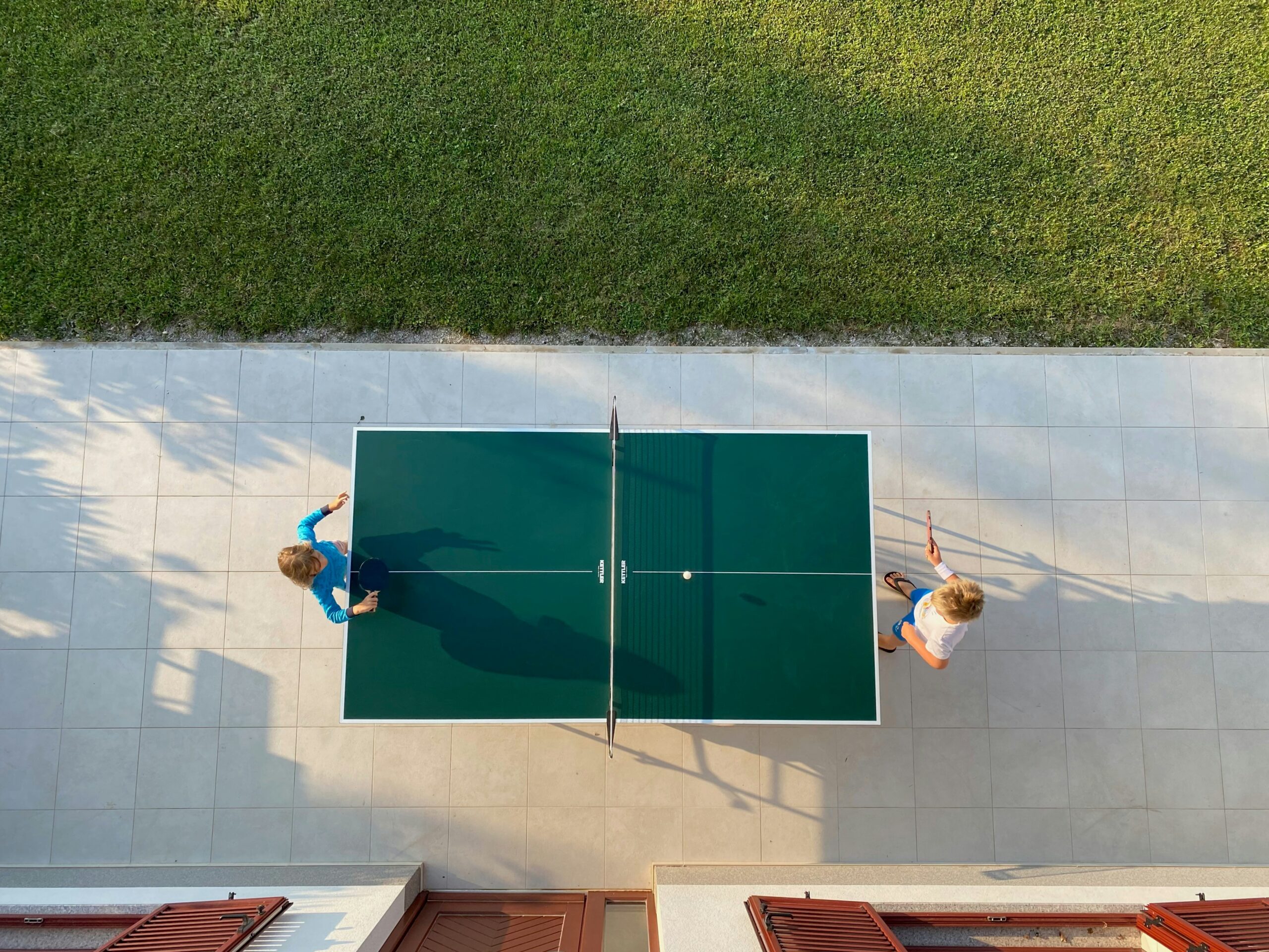 découvrez tout sur le tennis de table, ses règles, ses techniques et ses compétitions, avec notre guide complet.